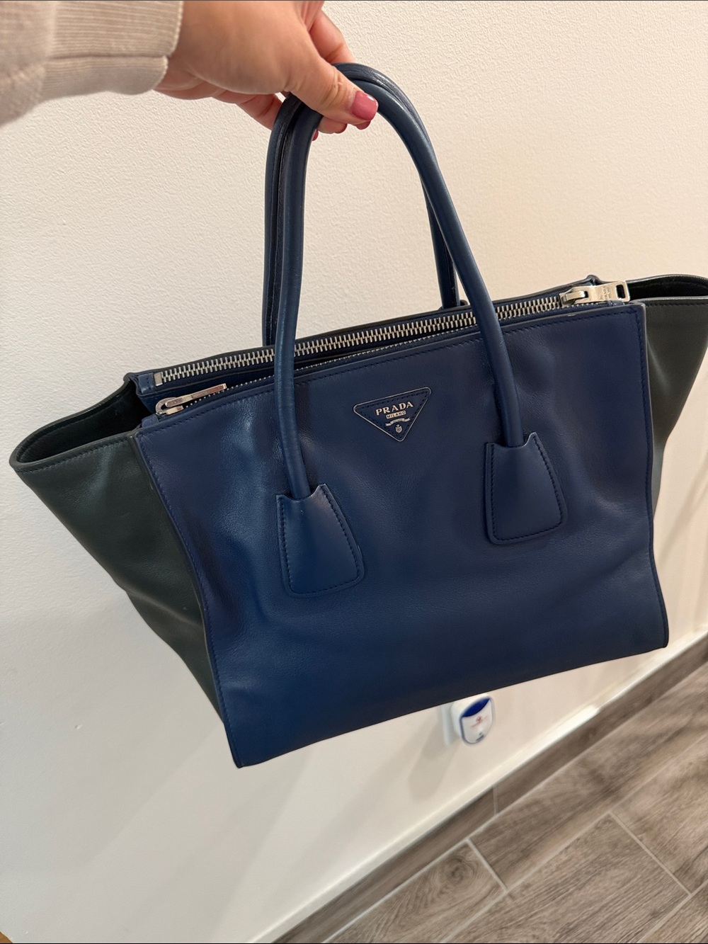 Prada NAVY CITY TWIN ZIPPER Blue and Black Leather - Picture 8 of 16